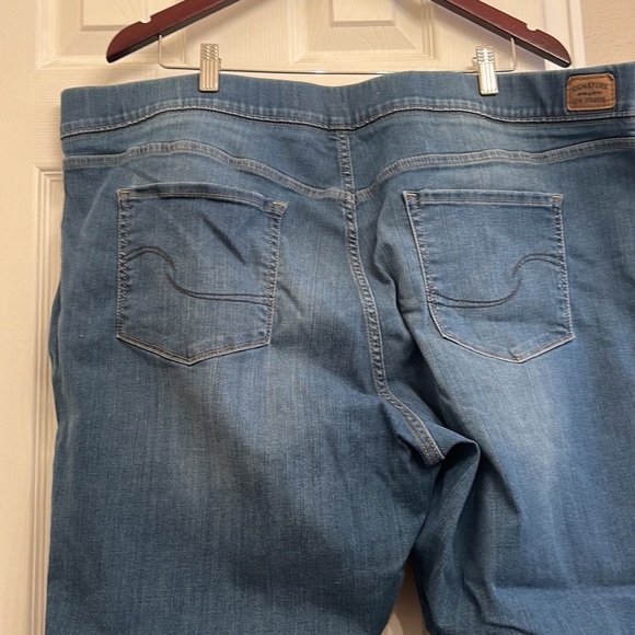 Levi signature - Picture 4 of 5